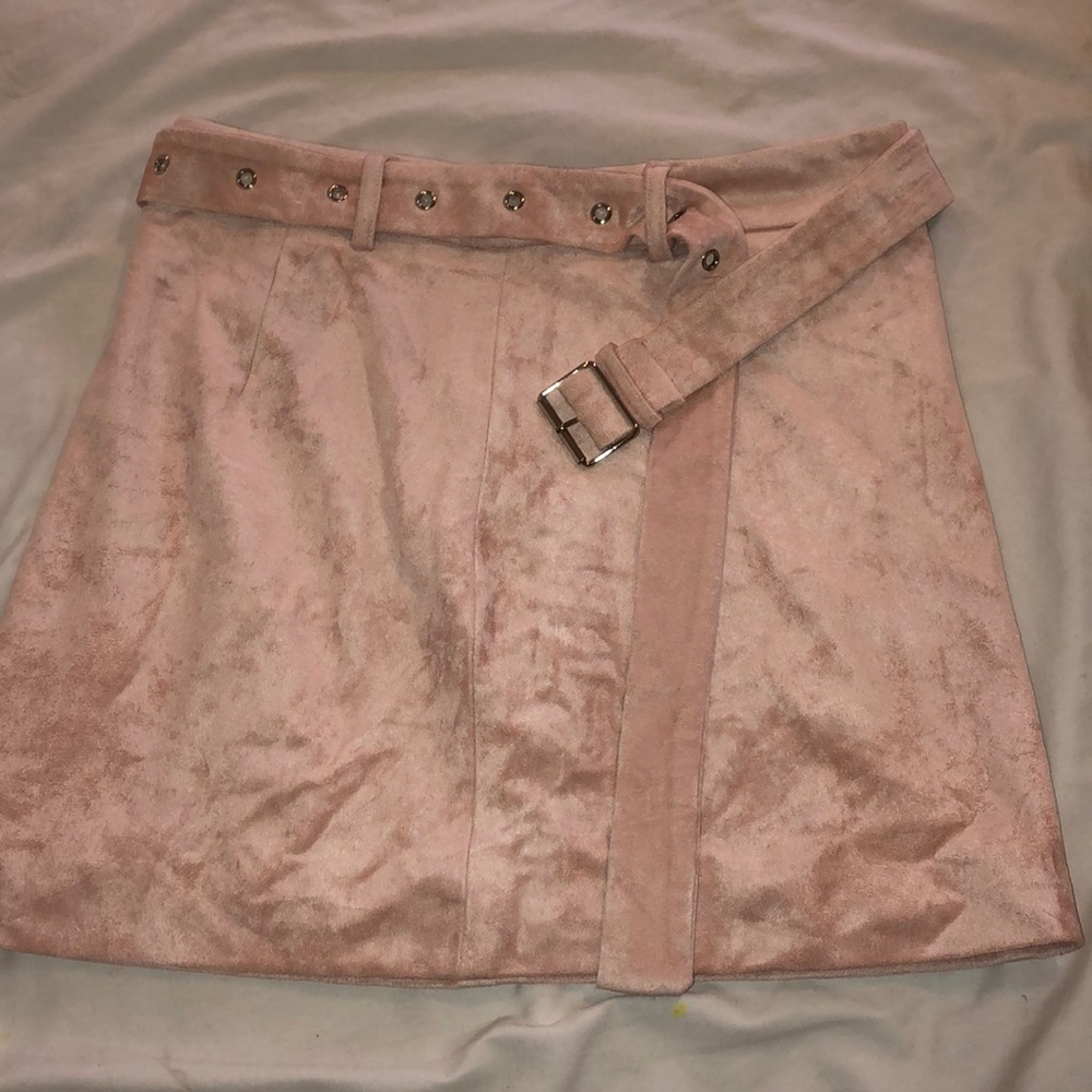 Pink suede skirt with belt